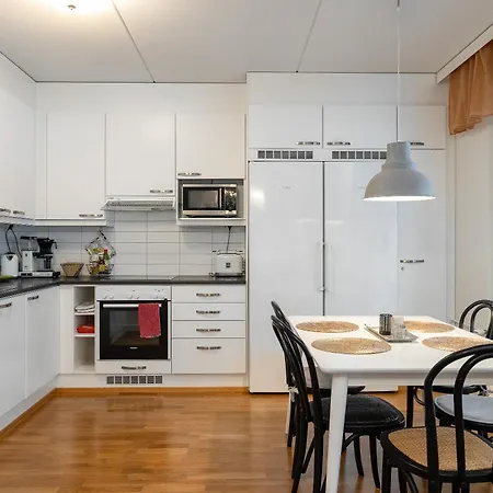 Hennalan Helmi Kokonainen 73 M2, Taeydellisellae Sijainnilla, Ilmainen Parkkipaikka *