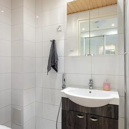 Apartment Hennalan Helmi Kokonainen 73 M2, Taeydellisellae Sijainnilla, Ilmainen Parkkipaikka *